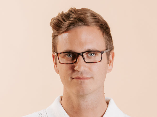 Man wearing Reading Glasses 'Parker' Tortoiseshell/Blue