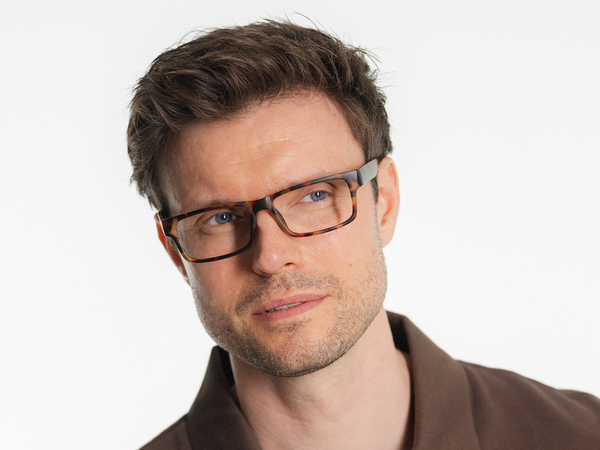 Man wearing Reading Glasses 'Logan' Tortoiseshell