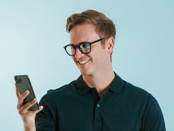 Man wearing Blue Light Reading Glasses 'Embankment' Black