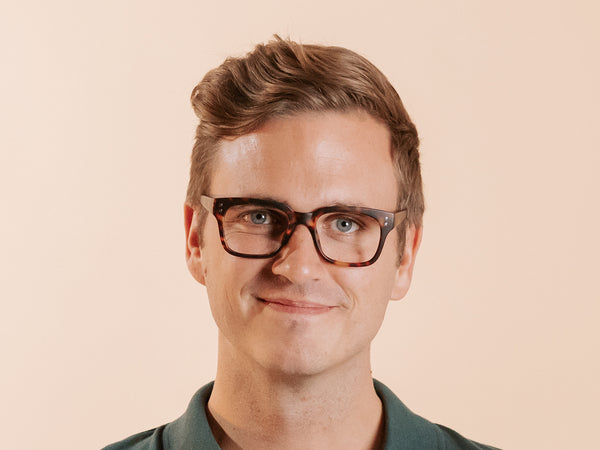 Man wearing Reading Glasses 'Weybridge' Tortoiseshell