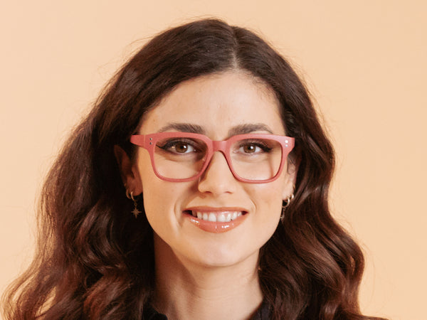Woman wearing Eco-Wheat Reading Glasses 'Weybridge' Fuchsia
