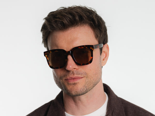 Man wearing Reading Sunglasses 'Jamie' Tortoiseshell