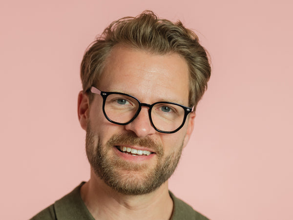Man wearing Reading Glasses 'Kai' Black