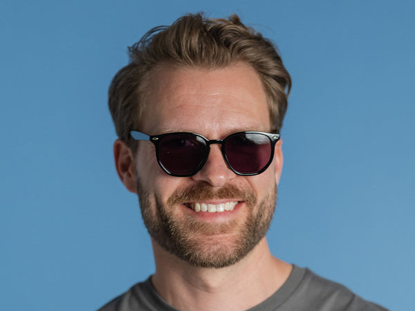 Man wearing Reading Sunglasses 'Kai' Black