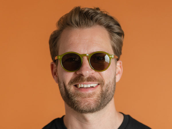 Man wearing Sunglasses Polarised 'Robbie' Olive/Tortoiseshell