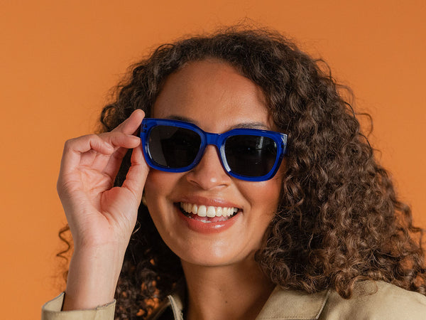 Woman wearing Sunglasses Polarised 'Jordan' Blue